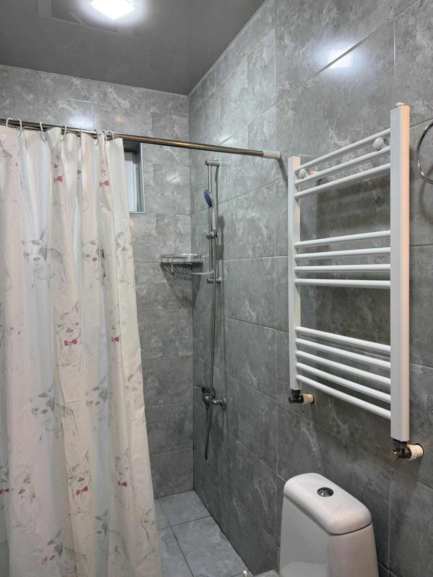 Guest House T&N Kutaisi Eksteriør bilde