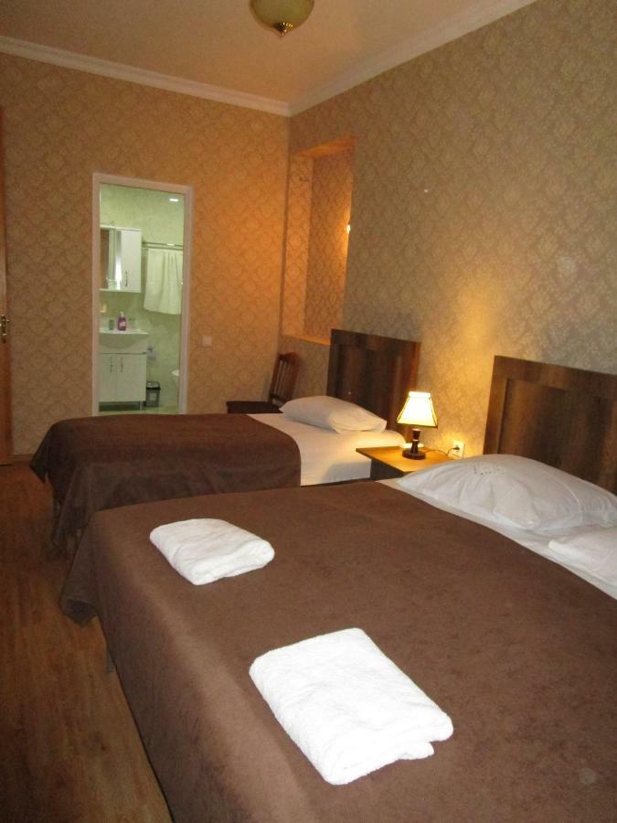 Guest House T&N Kutaisi Eksteriør bilde