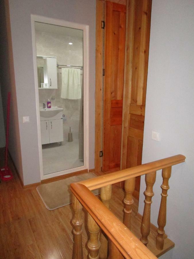 Guest House T&N Kutaisi Eksteriør bilde
